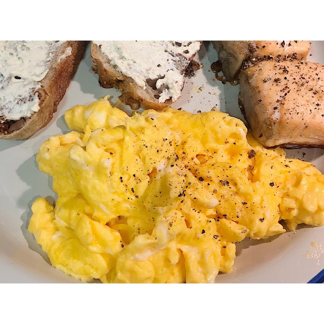 美式炒蛋 scrambled eggs