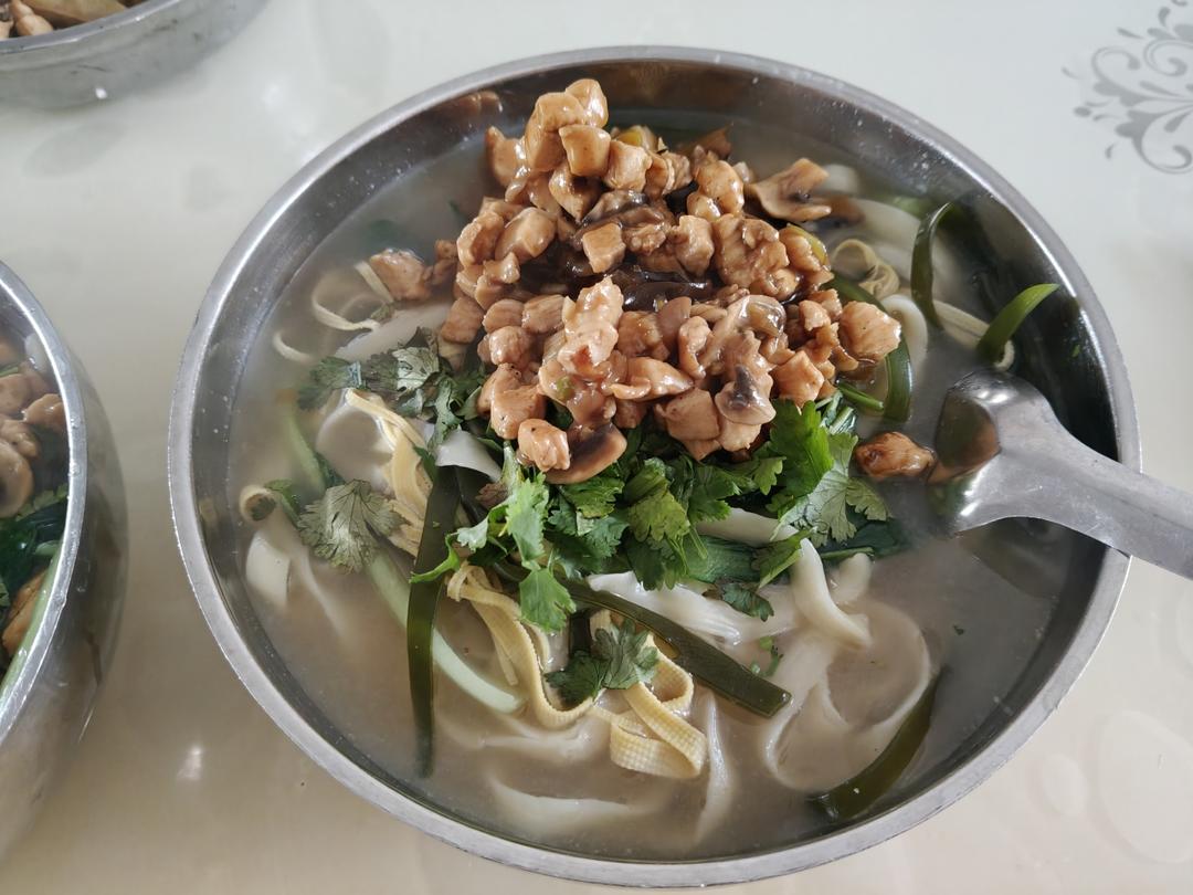 鸡丁刀削面的做法
