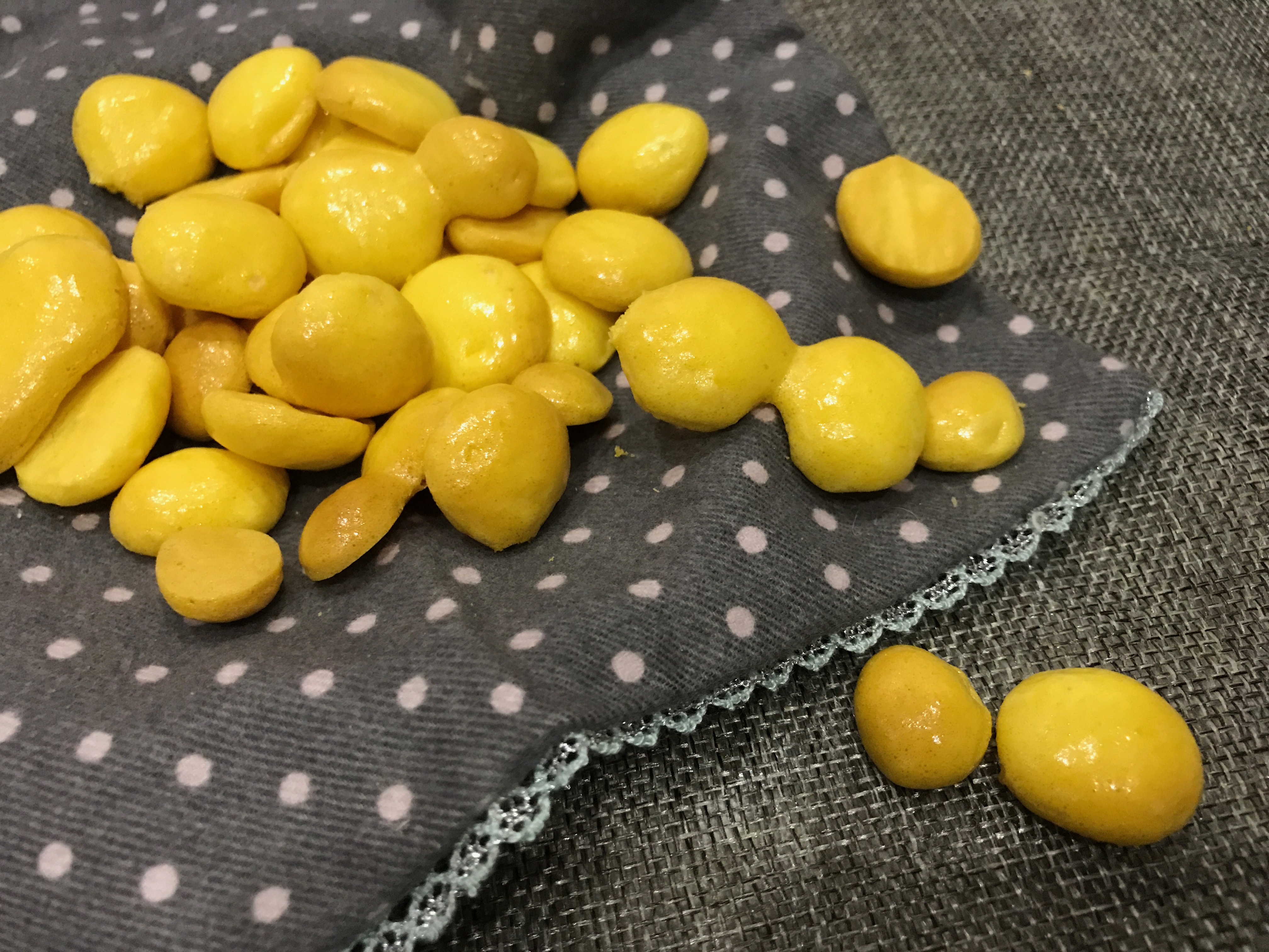 蛋黄溶豆，宝宝练习咀嚼的好辅食的做法
