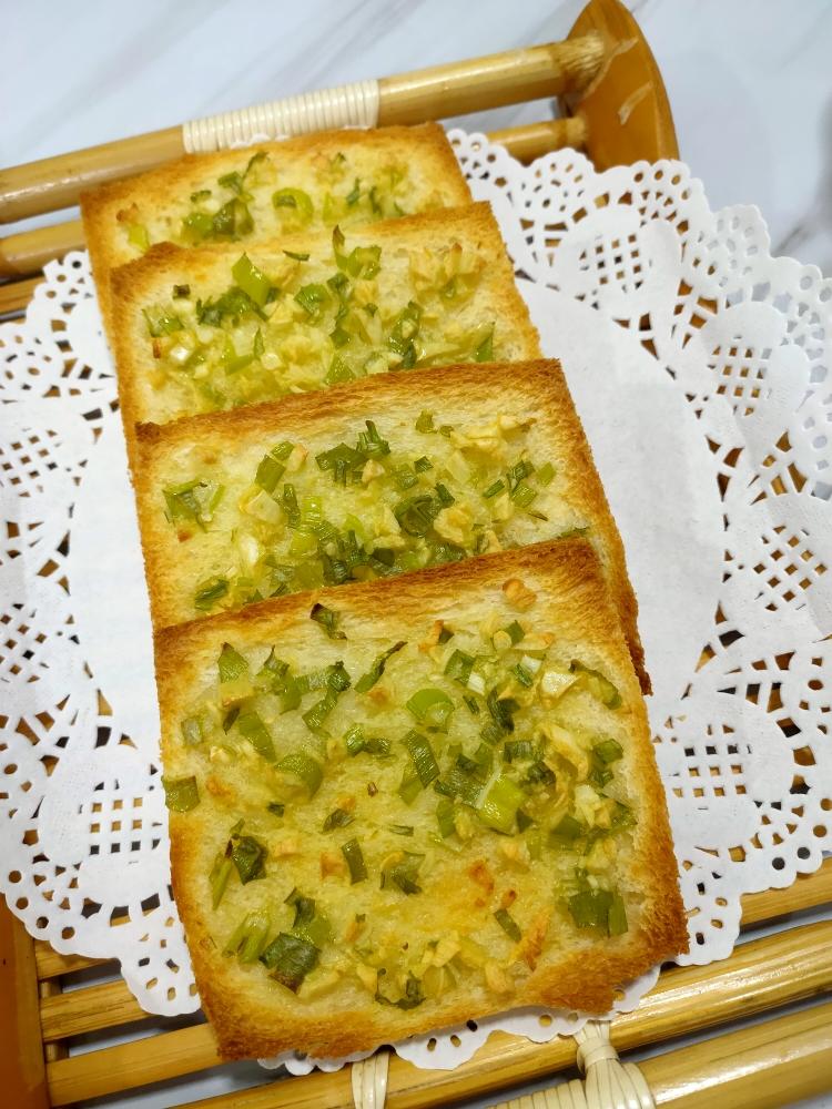 蒜香土司片的做法