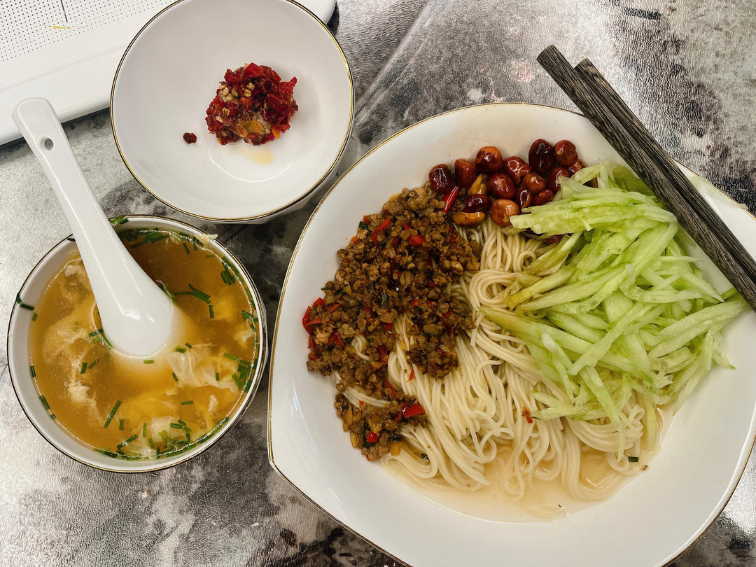真想让你们尝尝这碗肉酱拌面🍜太香太香了