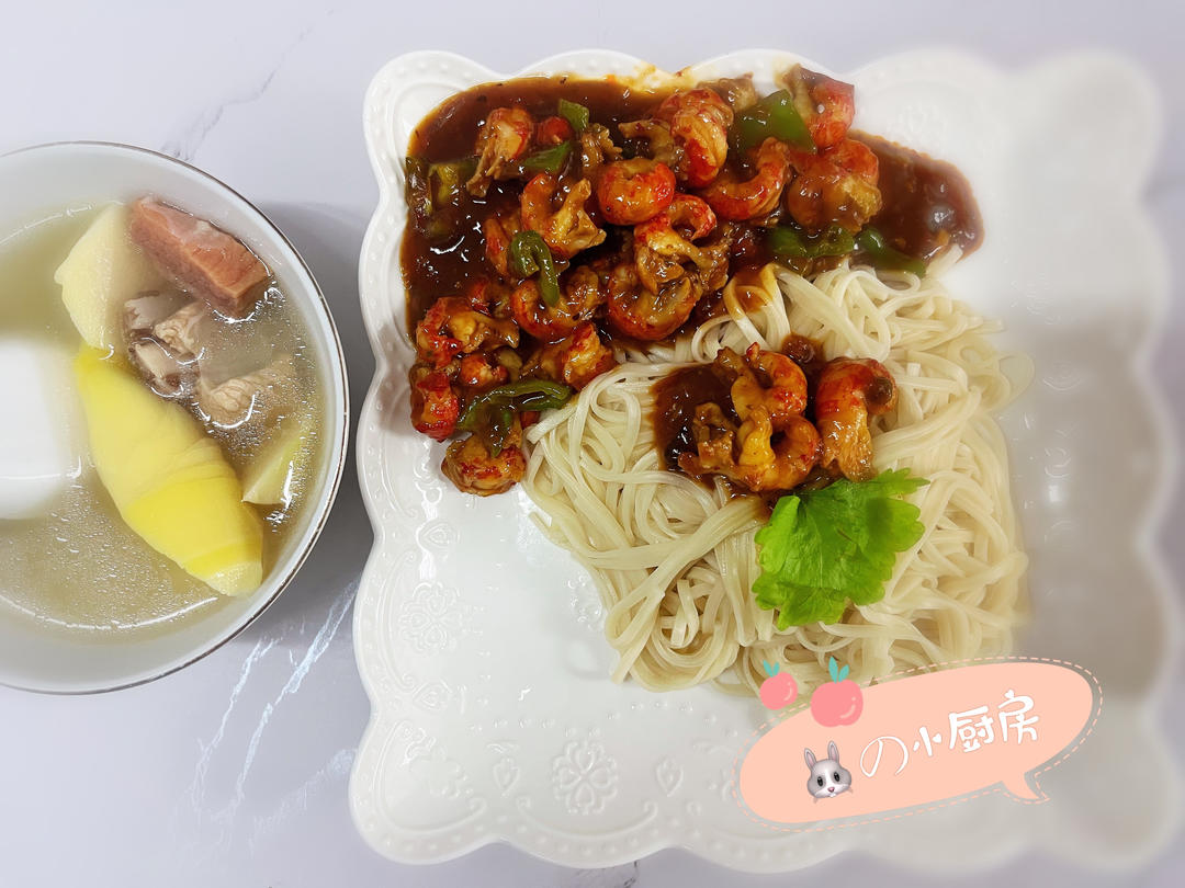 好吃的小龙虾拌面