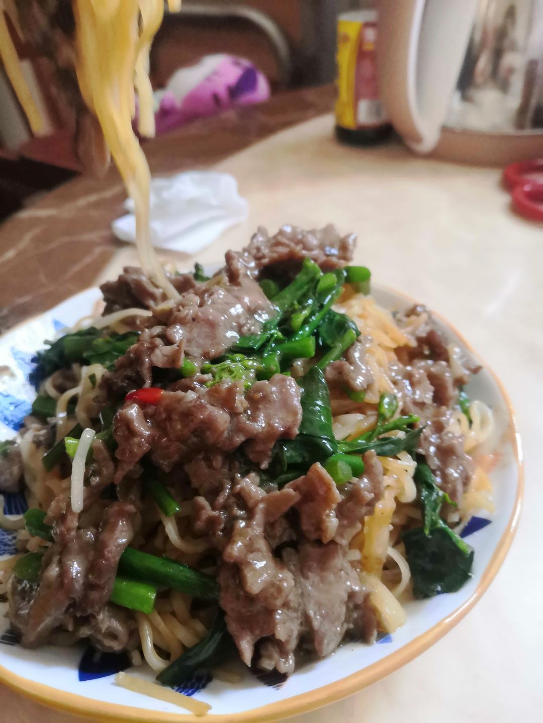 湿炒牛肉粿条