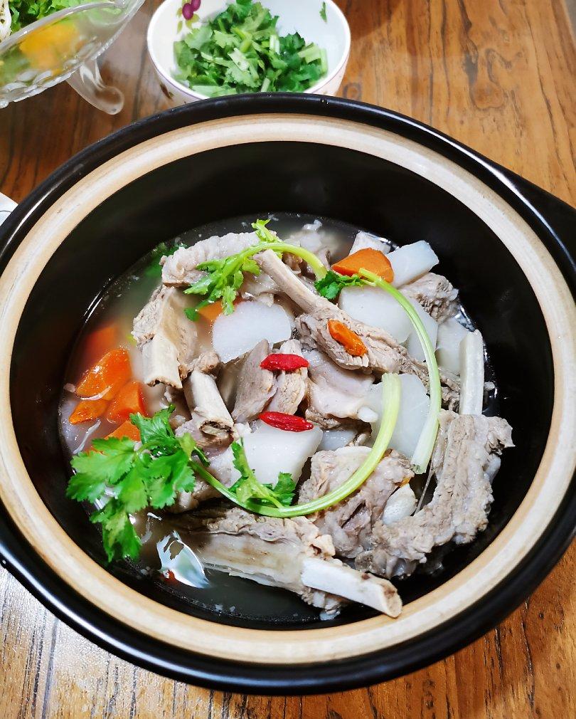 清炖羊排萝卜汤