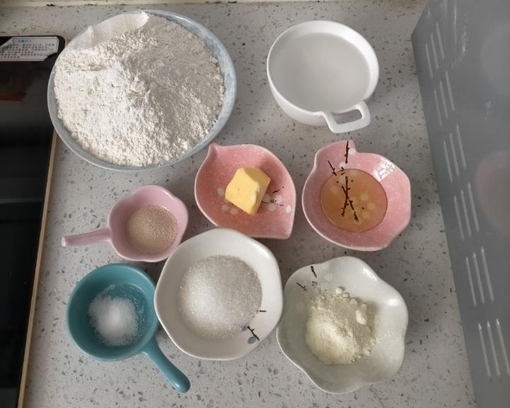 纯奶手撕吐司的做法 步骤1