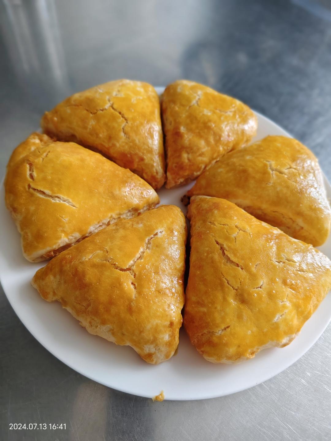 咸蛋黄肉松司康