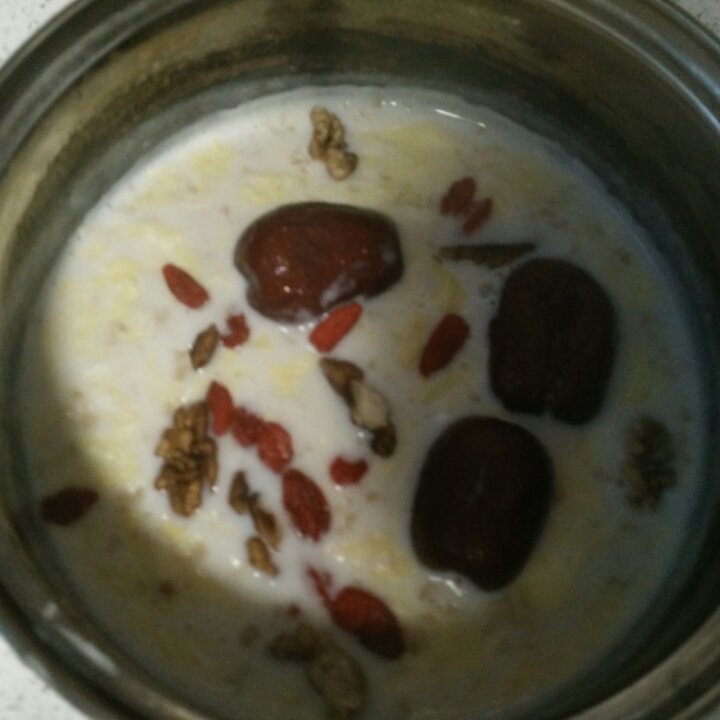 鸡蛋枸杞牛奶燕麦