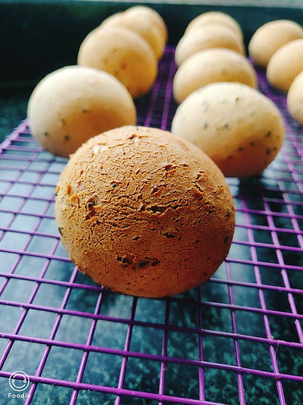 芝麻肉松麻薯包