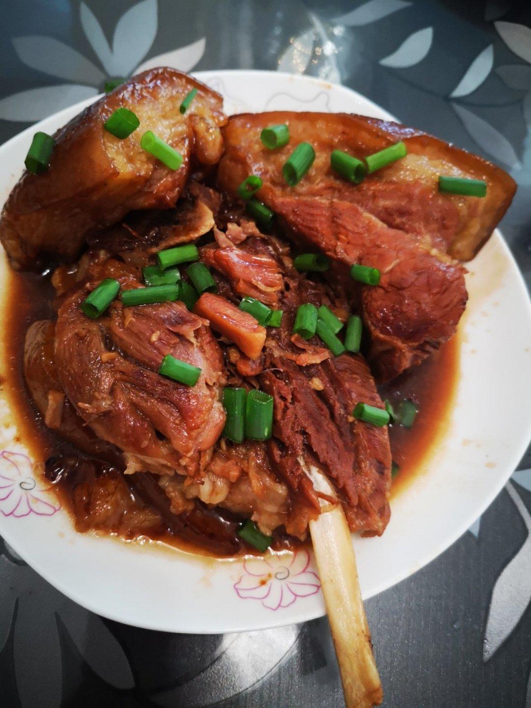 年夜菜经典：发财就手 | 吃不腻的金钱红烧猪肘