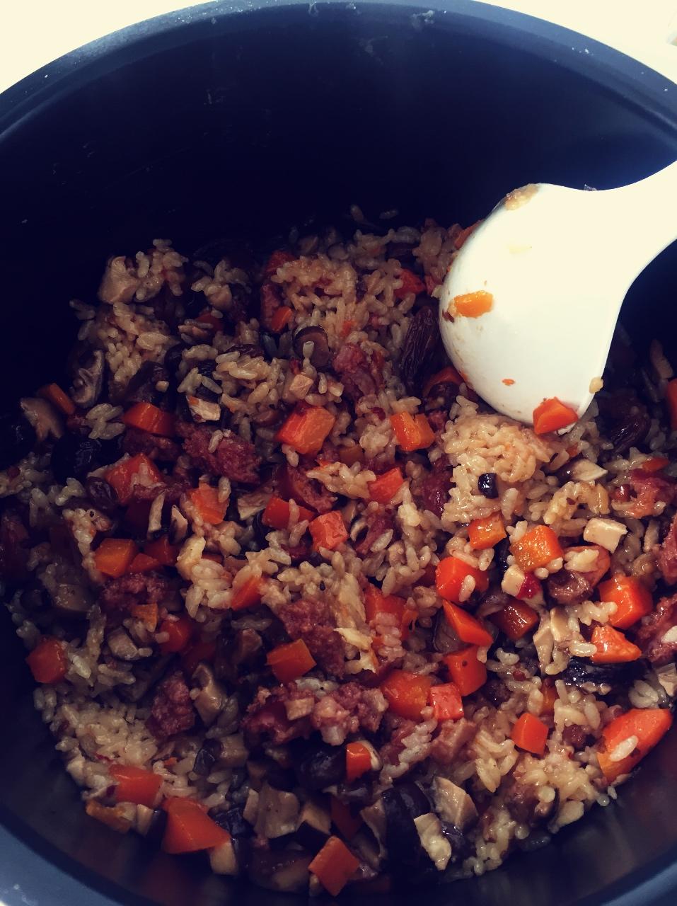 香菇辣肠焖饭 Fried Rice With Sausage &Mushroom