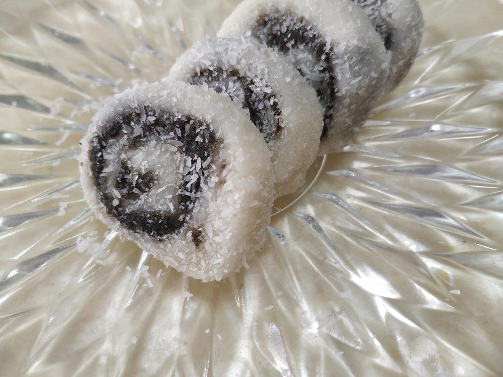 椰蓉红豆麻薯卷