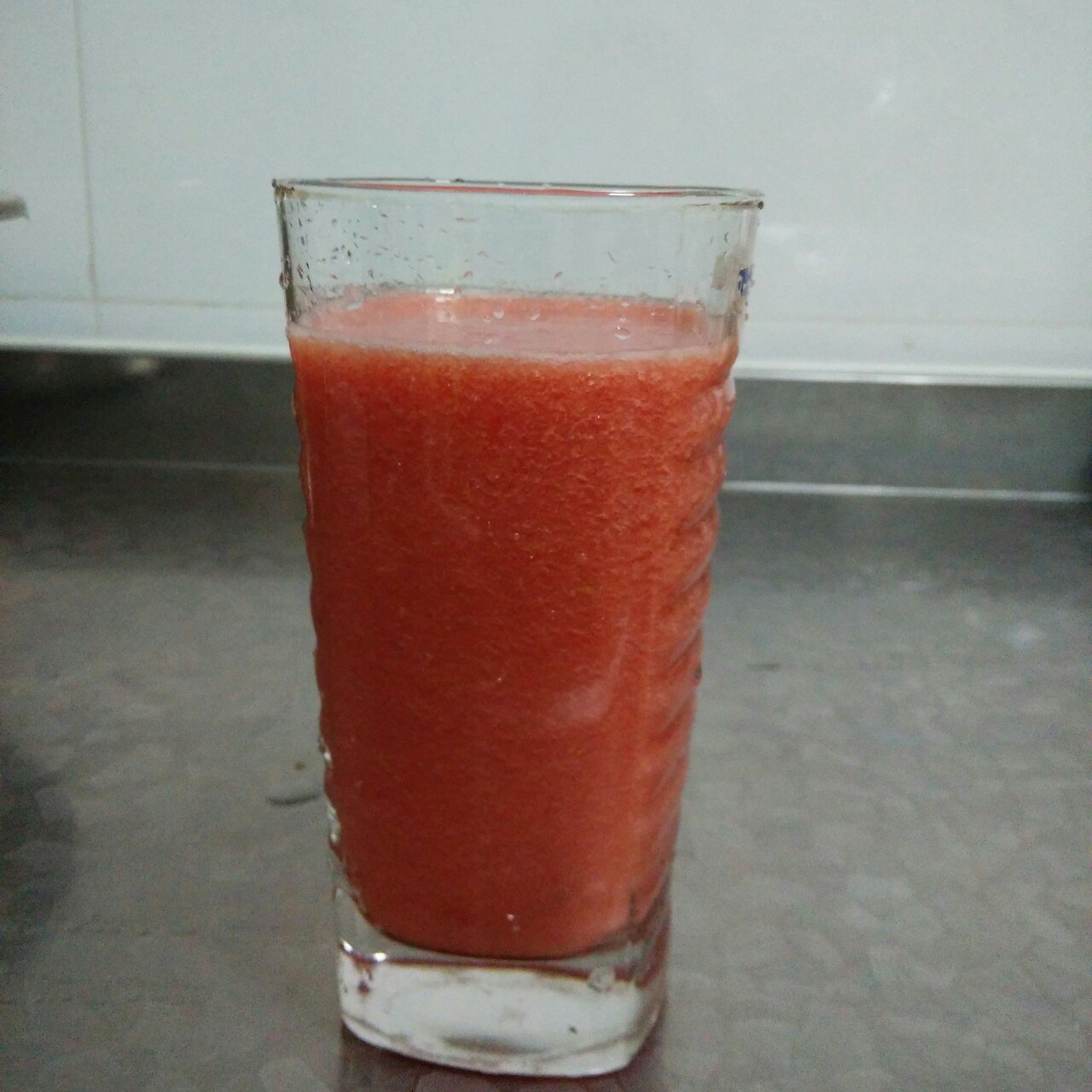 美白西红柿蜂蜜饮的做法
