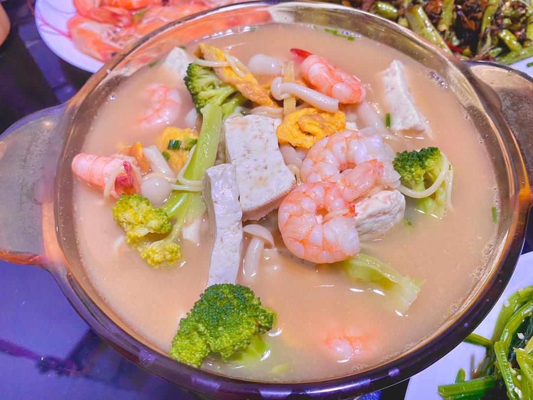豆腐鲜虾菇菌汤