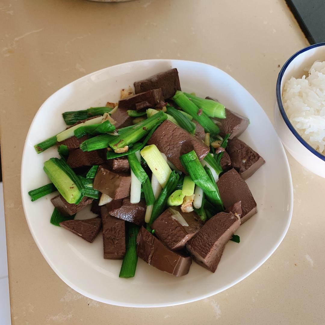 青蒜炒鸭血-有它能吃两大碗饭