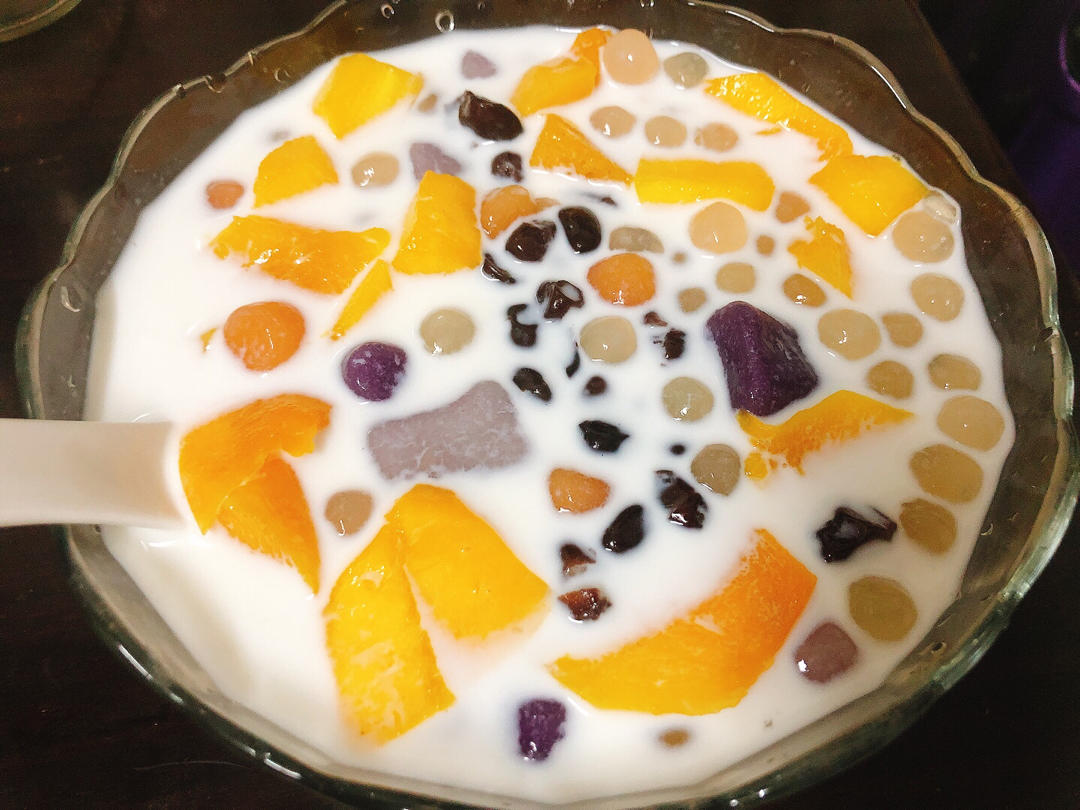 芋圆芒果椰奶西米露