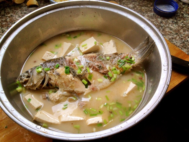 奶白鲫鱼豆腐汤