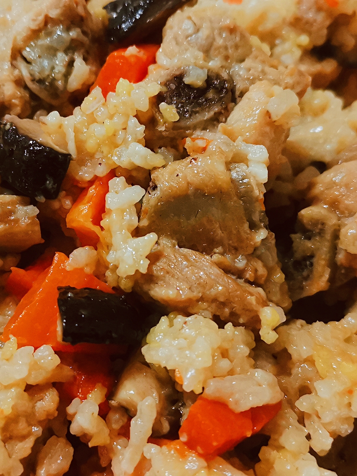 胡萝卜小香菇排骨焖饭的做法