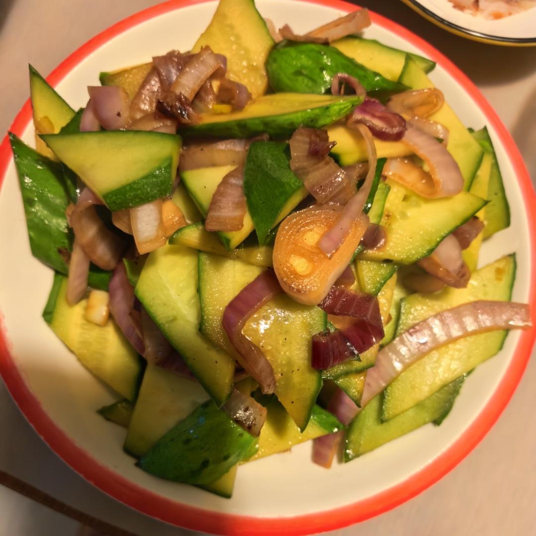 洋葱炒黄瓜  😋好吃极了