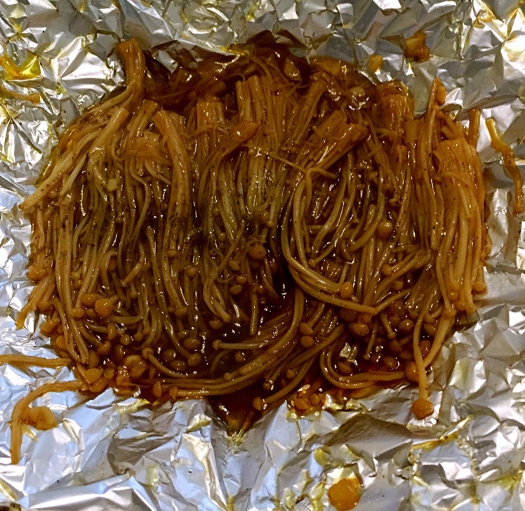 好吃懒做的小兔子做的锡纸金针菇