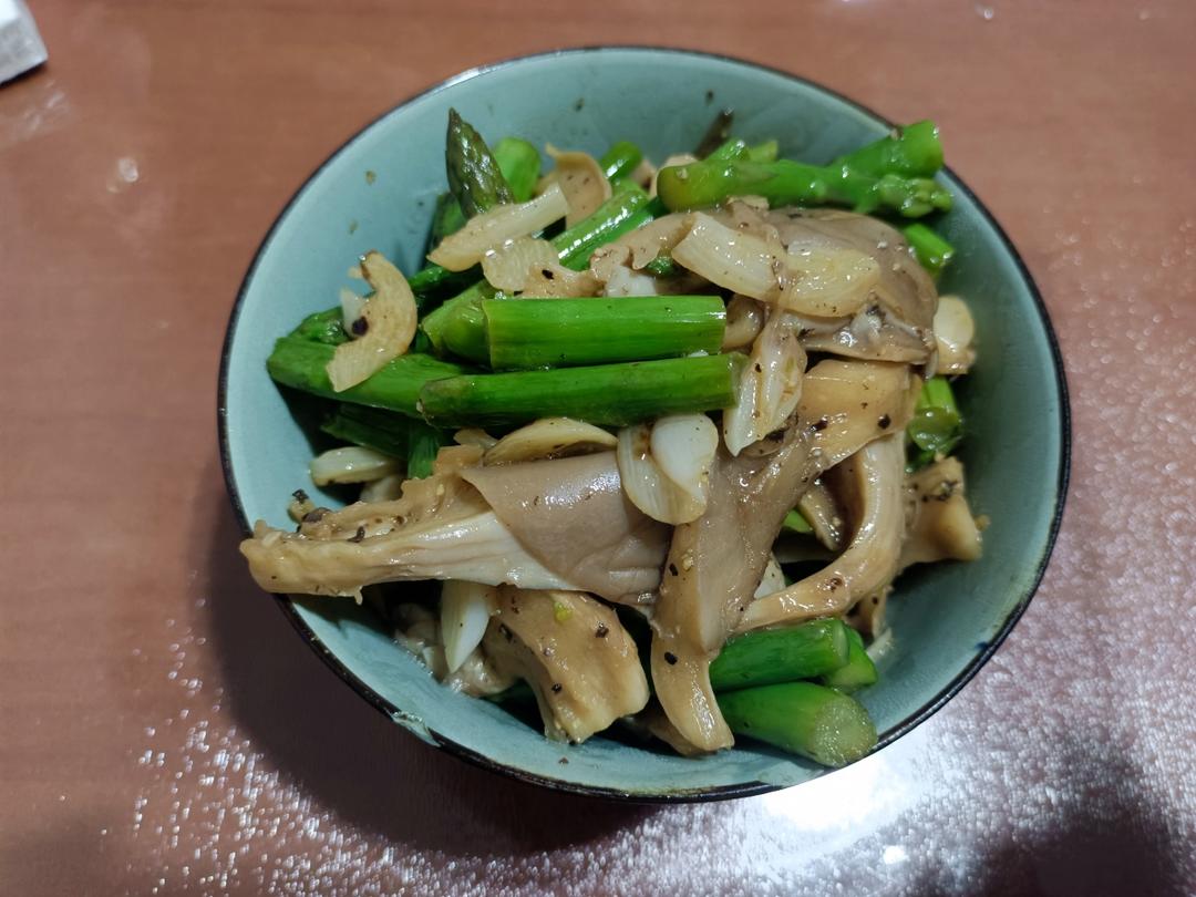 黑椒芦笋炒平菇（春季减脂餐）
