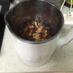 红枣核桃豆浆的做法 步骤2
