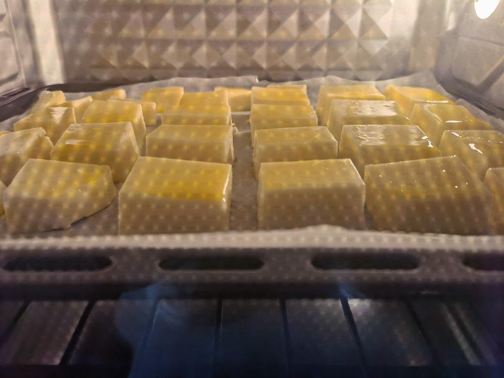 牛奶除了煮着喝，也能烤着吃，奶香浓郁，口感顺滑一口一个，老少皆宜