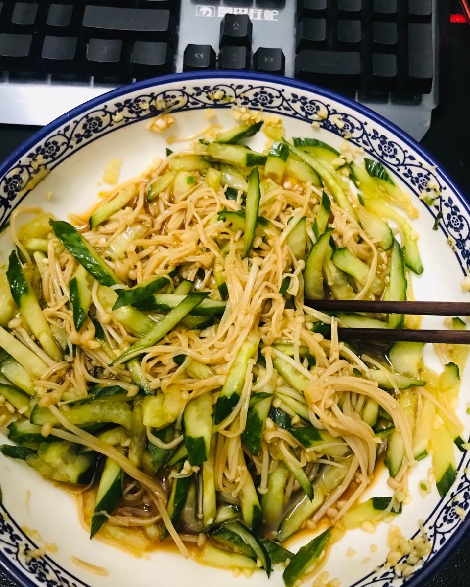 爽口金针菇拌黄瓜🥒