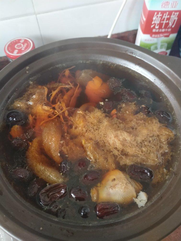 虫草花煲鸡汤