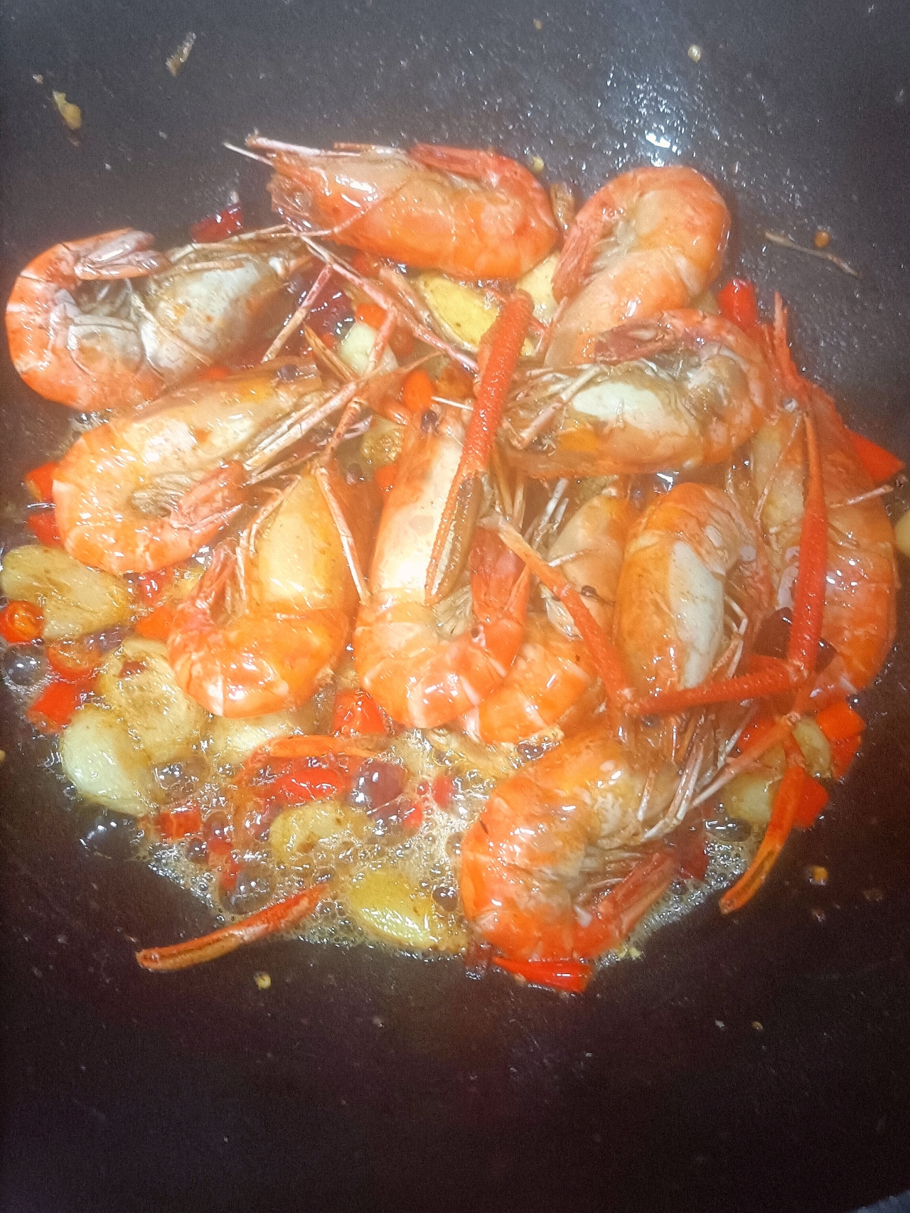 蒜香油焖大虾的做法 步骤4