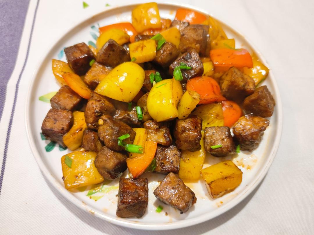 彩椒牛肉粒