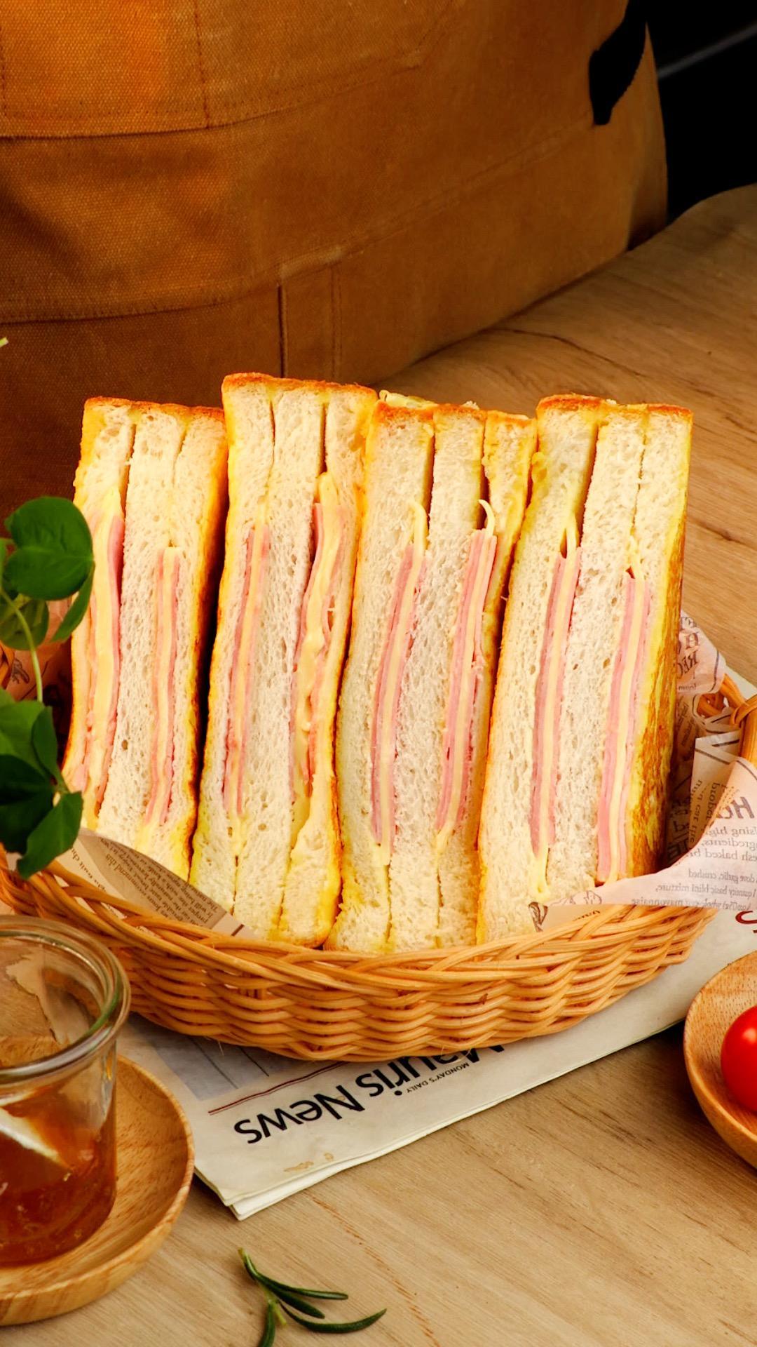 火腿芝士三明治的做法