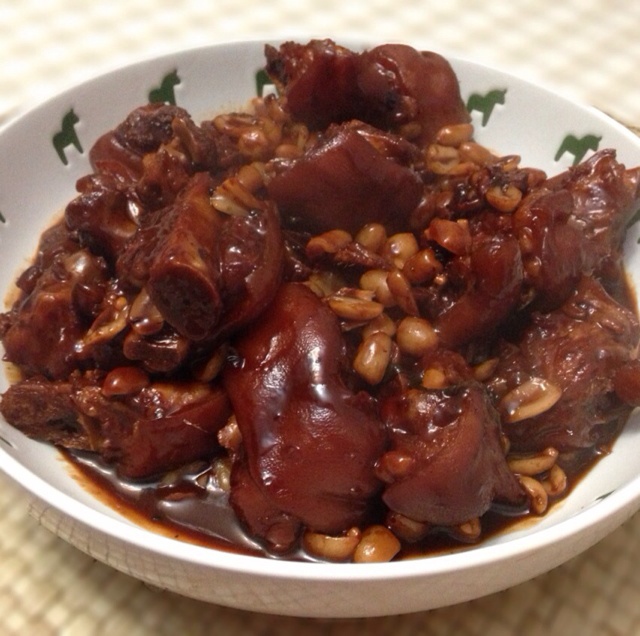 南乳花生猪脚煲