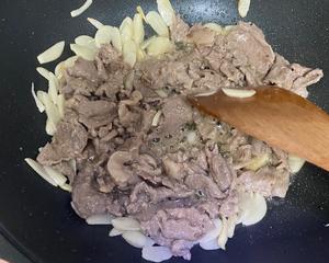 老济南清真菜：🧄蒜爆羊肉的做法 步骤8