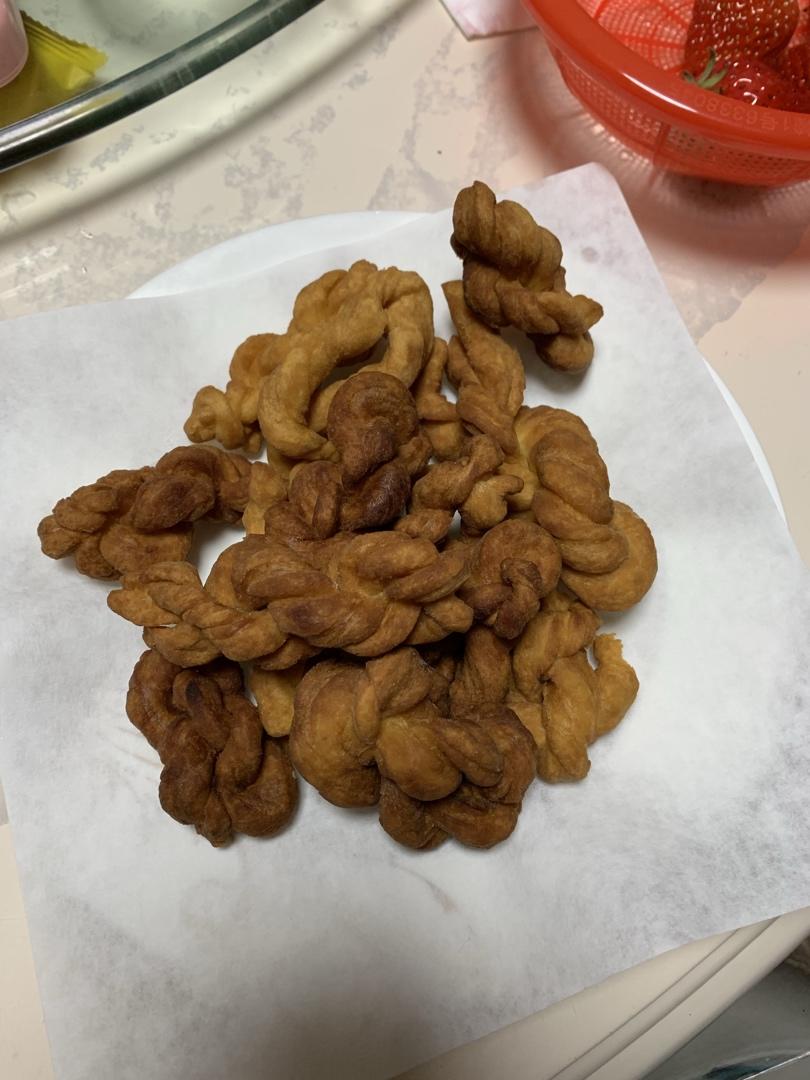 又香又酥鸡蛋小麻花，适合不爱甜食的你
