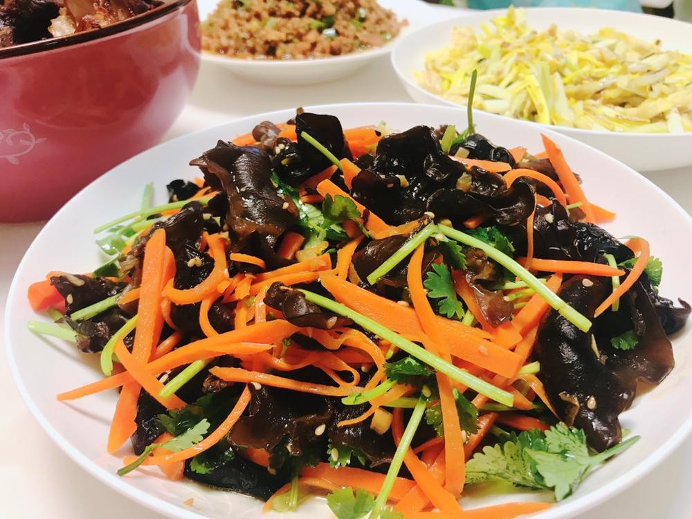 67大王做的凉拌胡萝卜黑木耳