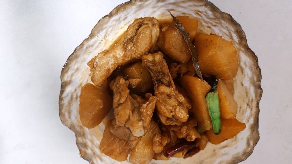 鸡腿炖土豆 上桌秒空盘 汤都喝干了！