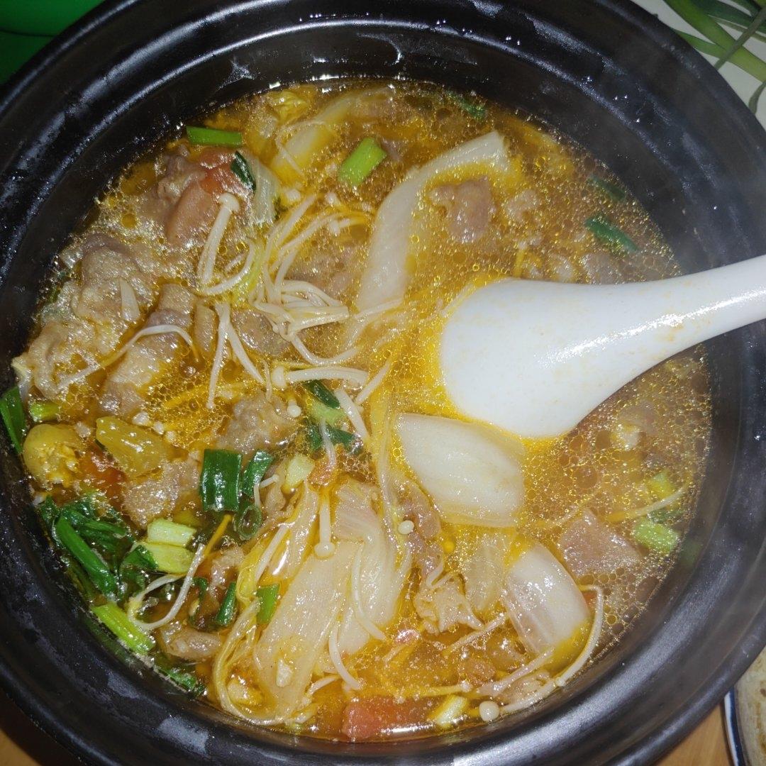 金针菇番茄肥牛卷