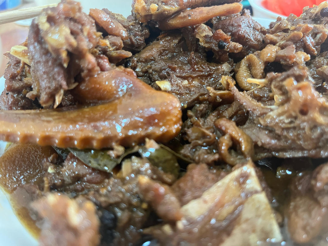 传统正宗的啤酒鸭配方和做法，鲜嫩香浓，只需炒千万不要焯水
