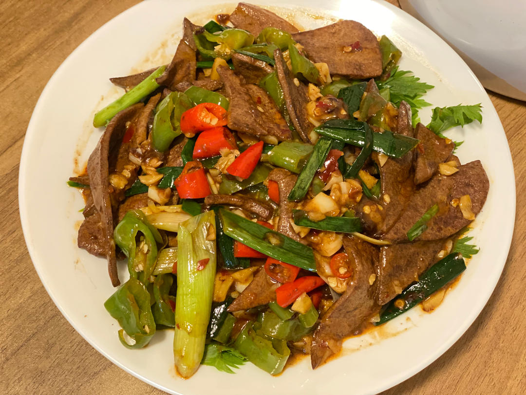 野性十足的湘西名菜【土匪猪肝】，吃它一定要备足米饭！