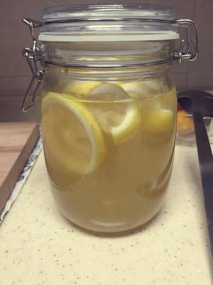 夏日炎炎柠檬蜂蜜水的做法 步骤1