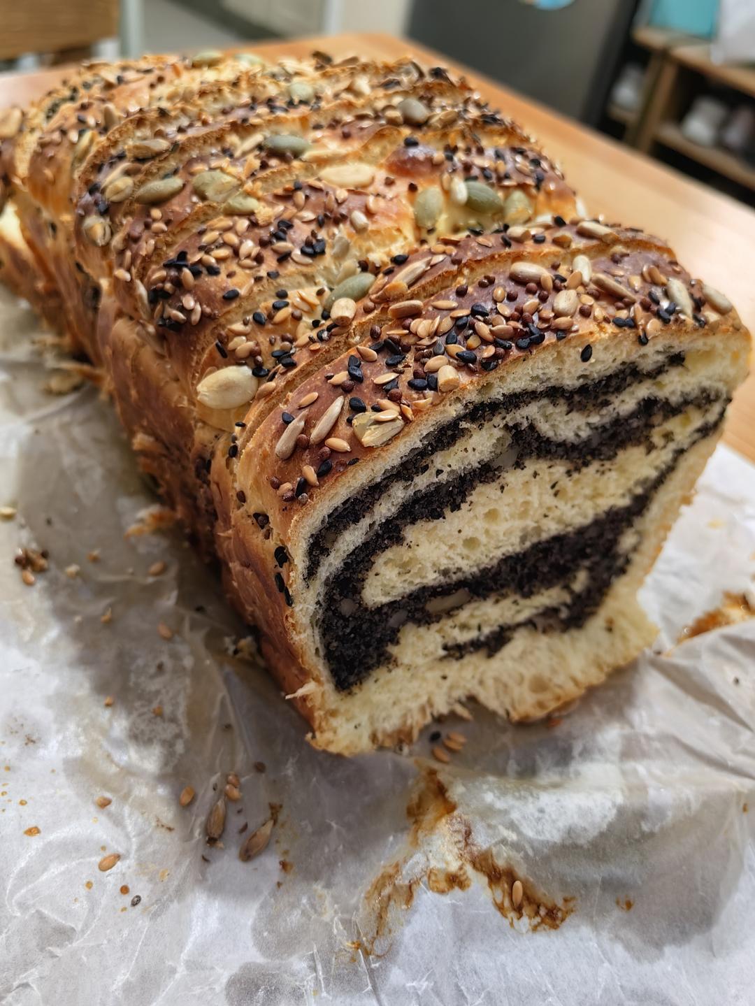 料多多系列--黑芝麻奶酥小吐司