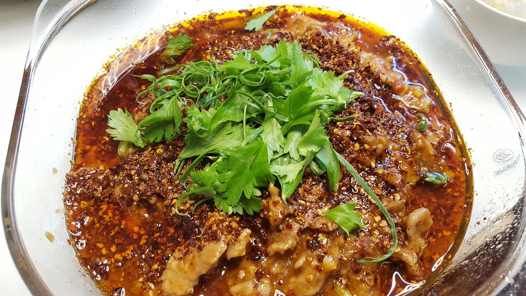 地道川菜：资格嘞水煮肉片~巴适！