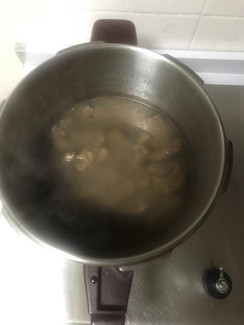 牛肉炖黄花菜