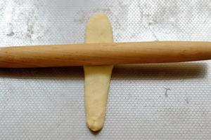黄油面包卷的做法 步骤7