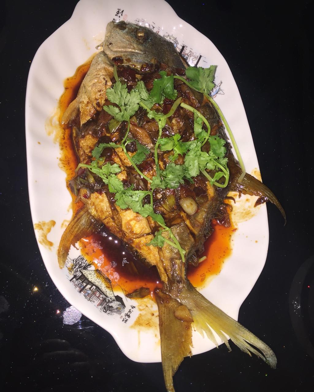 布拉布拉本做的干烧金鲳鱼