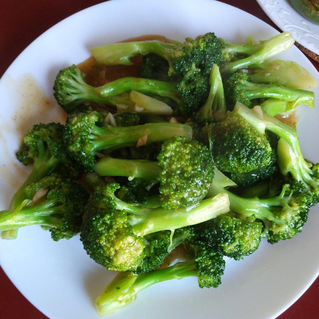 好吃到爆的耗油蒜蓉西兰花(从不修图，喜欢请关注)
