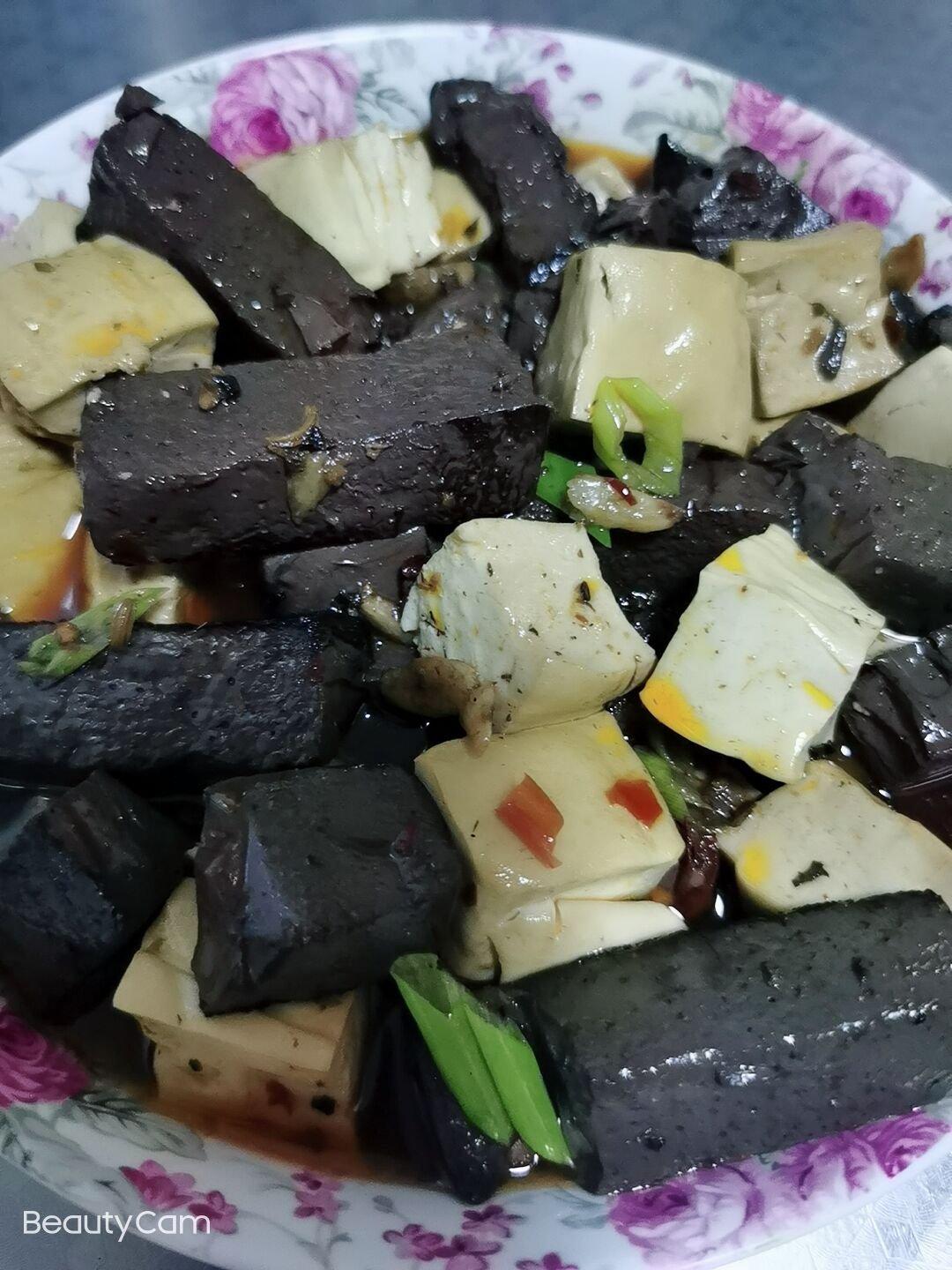 鸭血豆腐煲