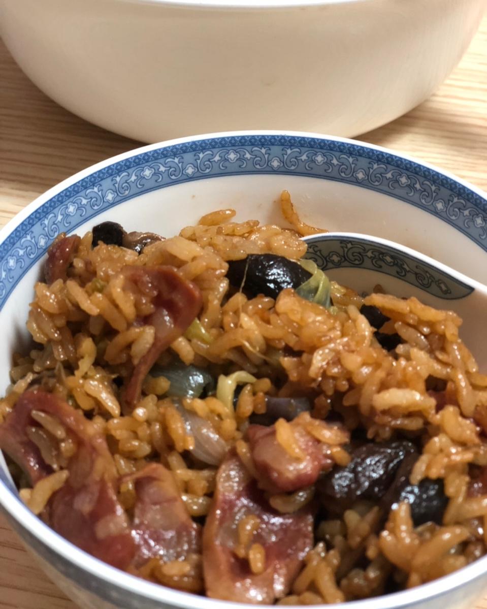 电饭锅版腊肠煲仔饭