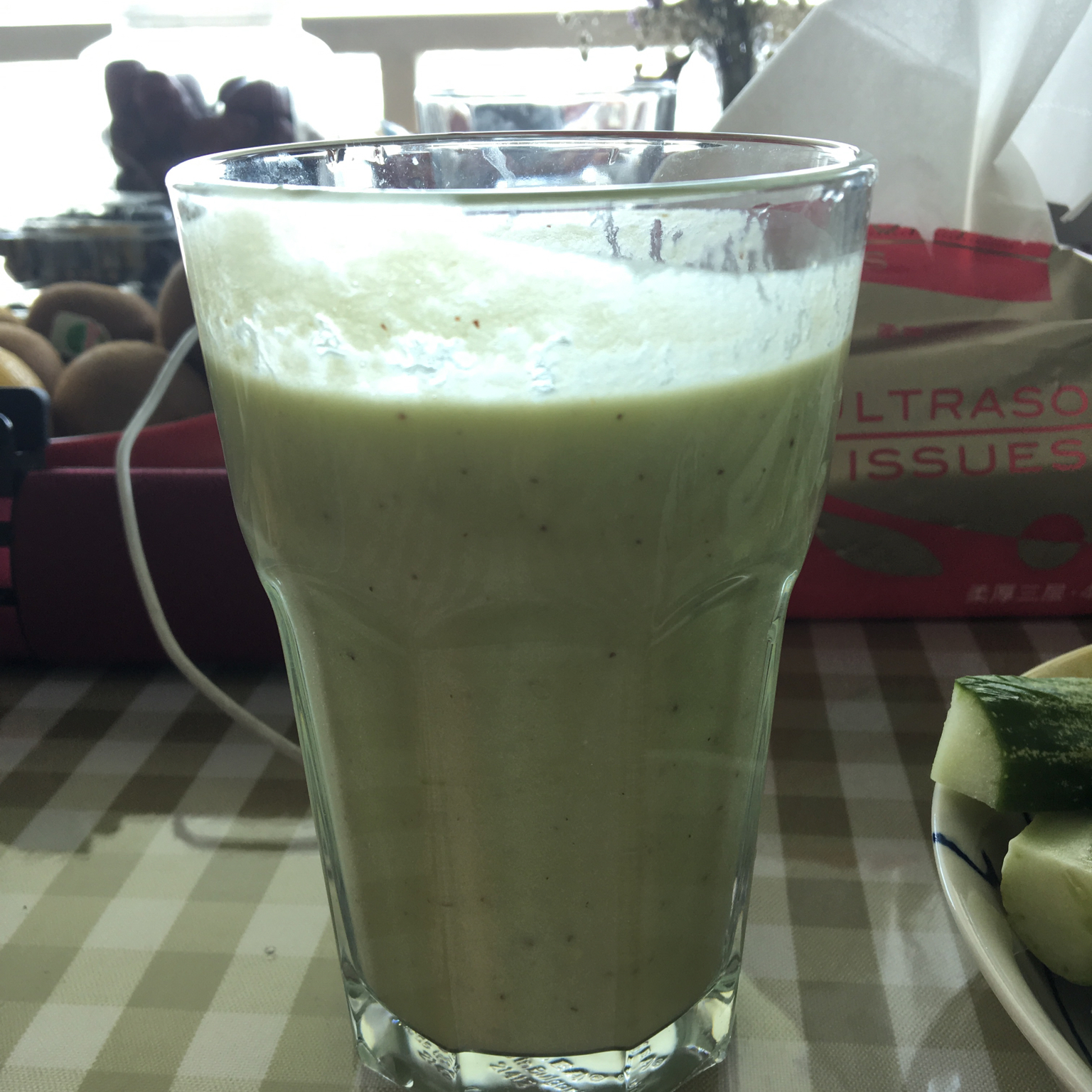 牛油果猕猴桃养乐多汁