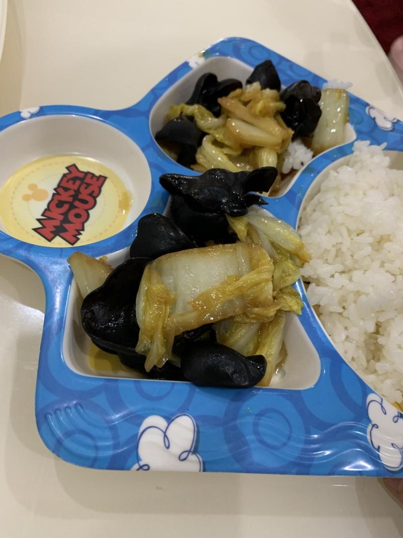 上班族的快手简单晚餐——白菜片炒木耳